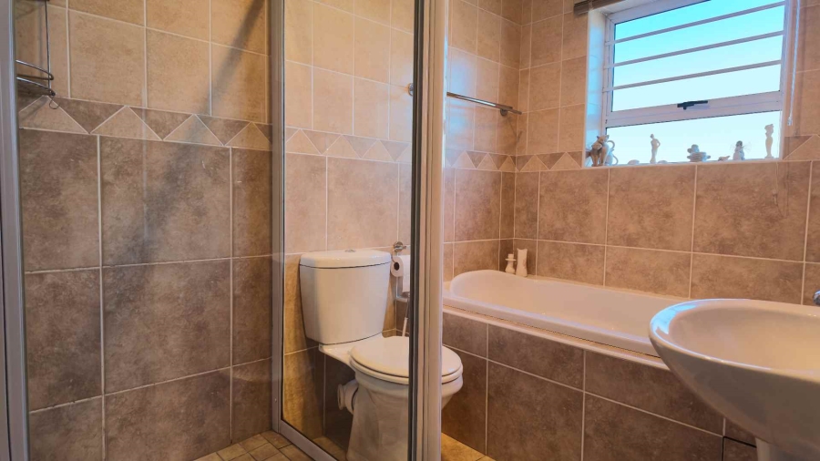 To Let 2 Bedroom Property for Rent in Oostersee Western Cape